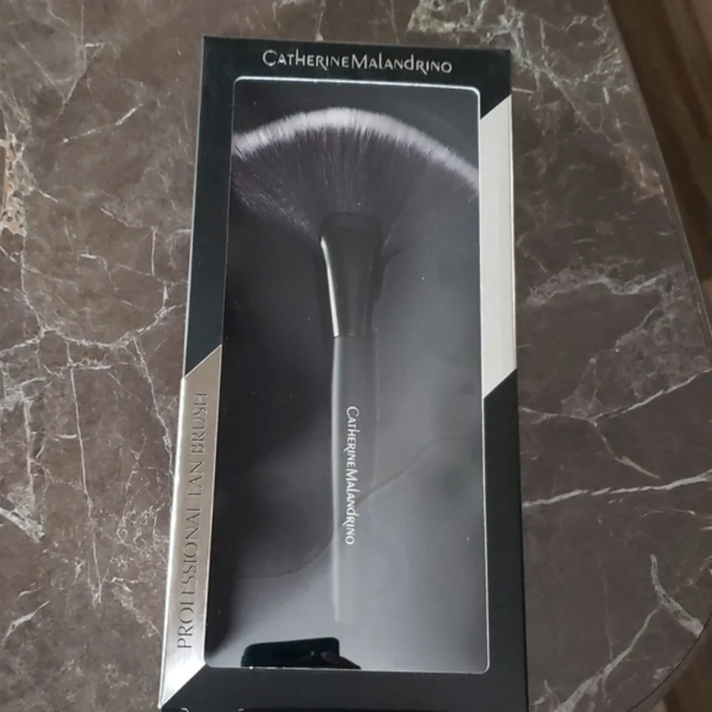 Professional fan brush‎